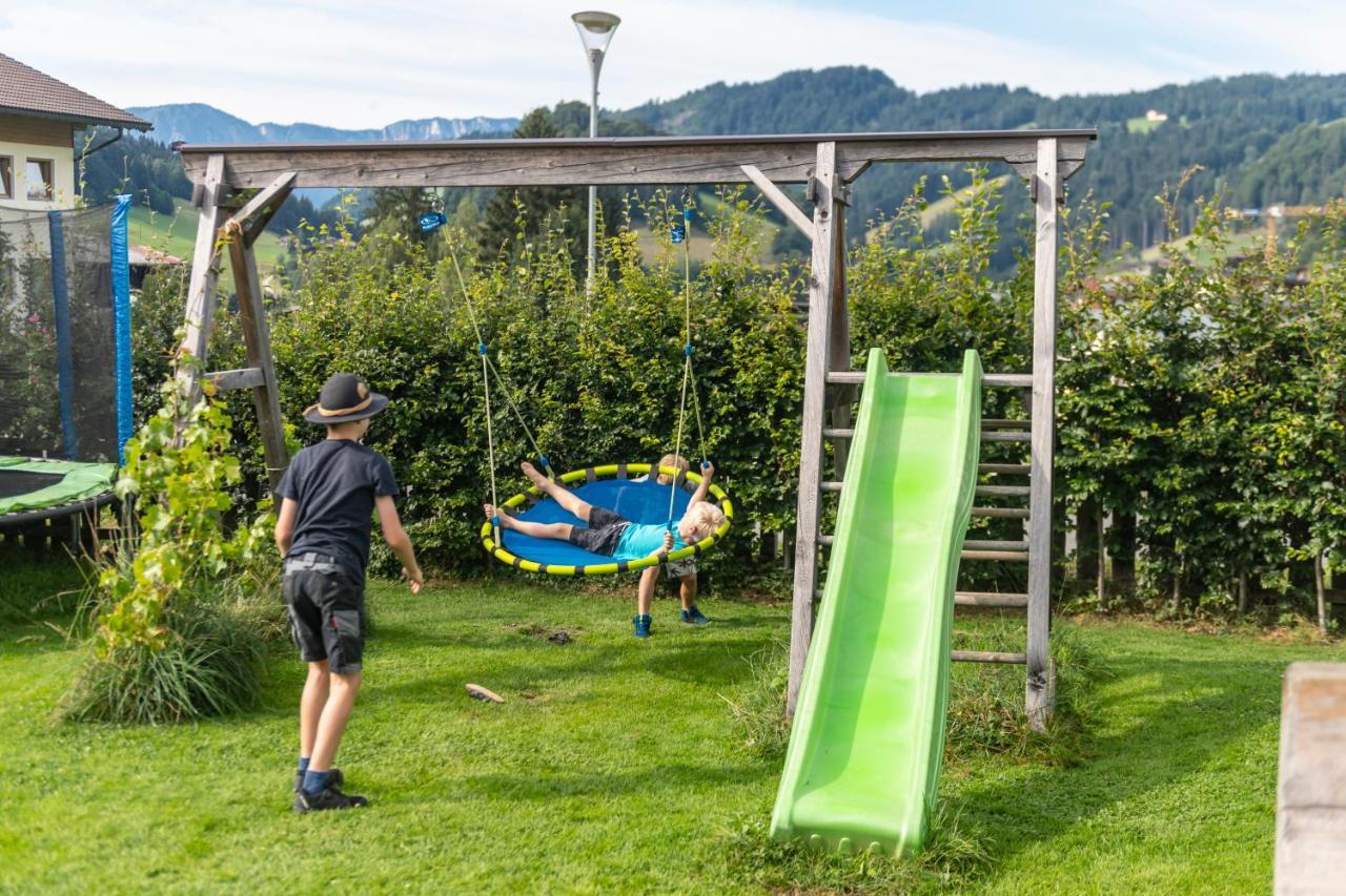 Hartlhof Urlaub Am Baby- Und Kinderbauernhof Niederau Esterno foto